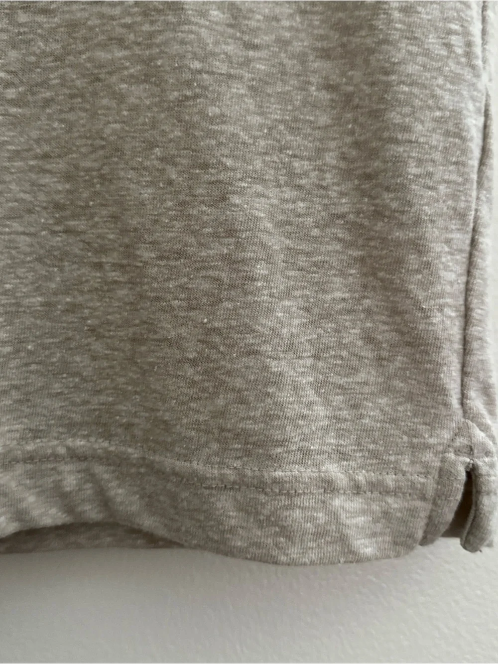 Banana Republic T-Shirt Mens Size M Oat Heather Linen Blend Notch Neck Resort